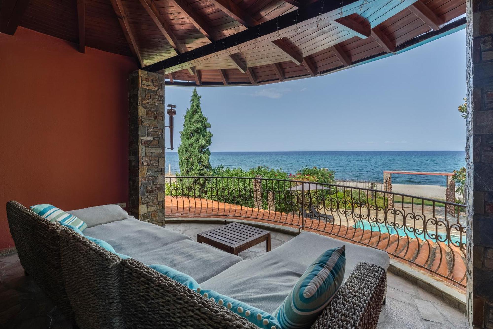 Efharis Beachfront Villa Platamonas Buitenkant foto